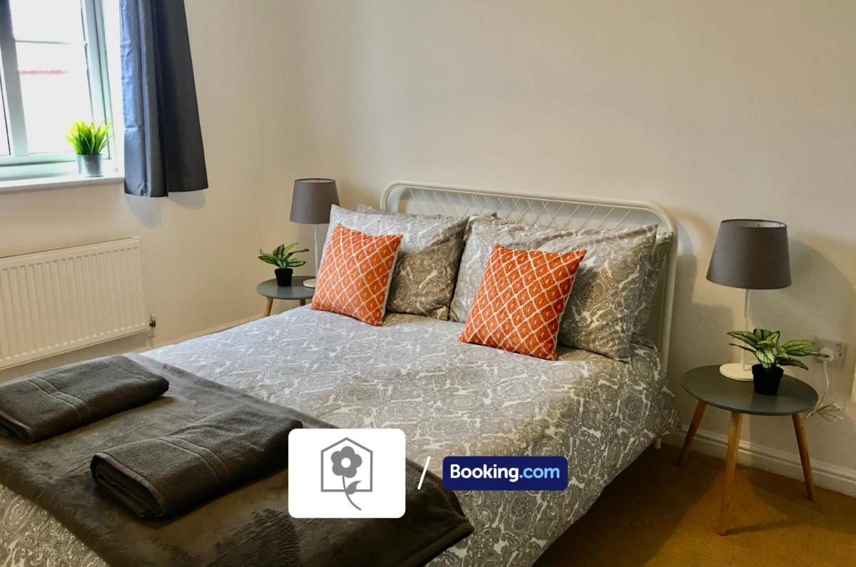 Eastleigh House By Your Stay Solutions Short Lets & Serviced Accommodation Southampton With Free Wi-Fi & Close to Airport - Housity