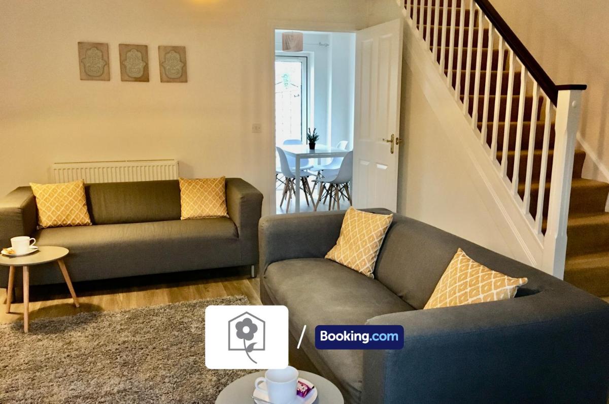 Eastleigh House By Your Stay Solutions Short Lets & Serviced Accommodation Southampton With Free Wi-Fi & Close to Airport - Housity