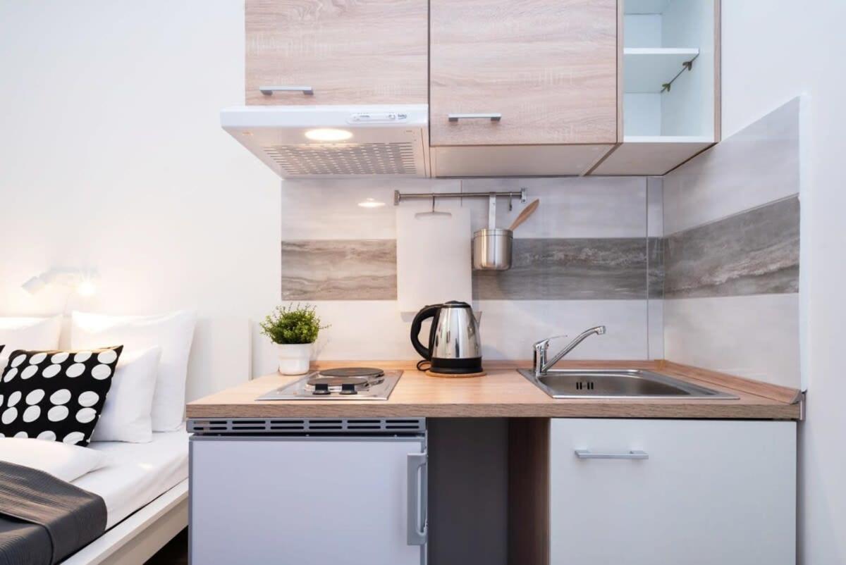 New comfy studio at convenient location - Housity