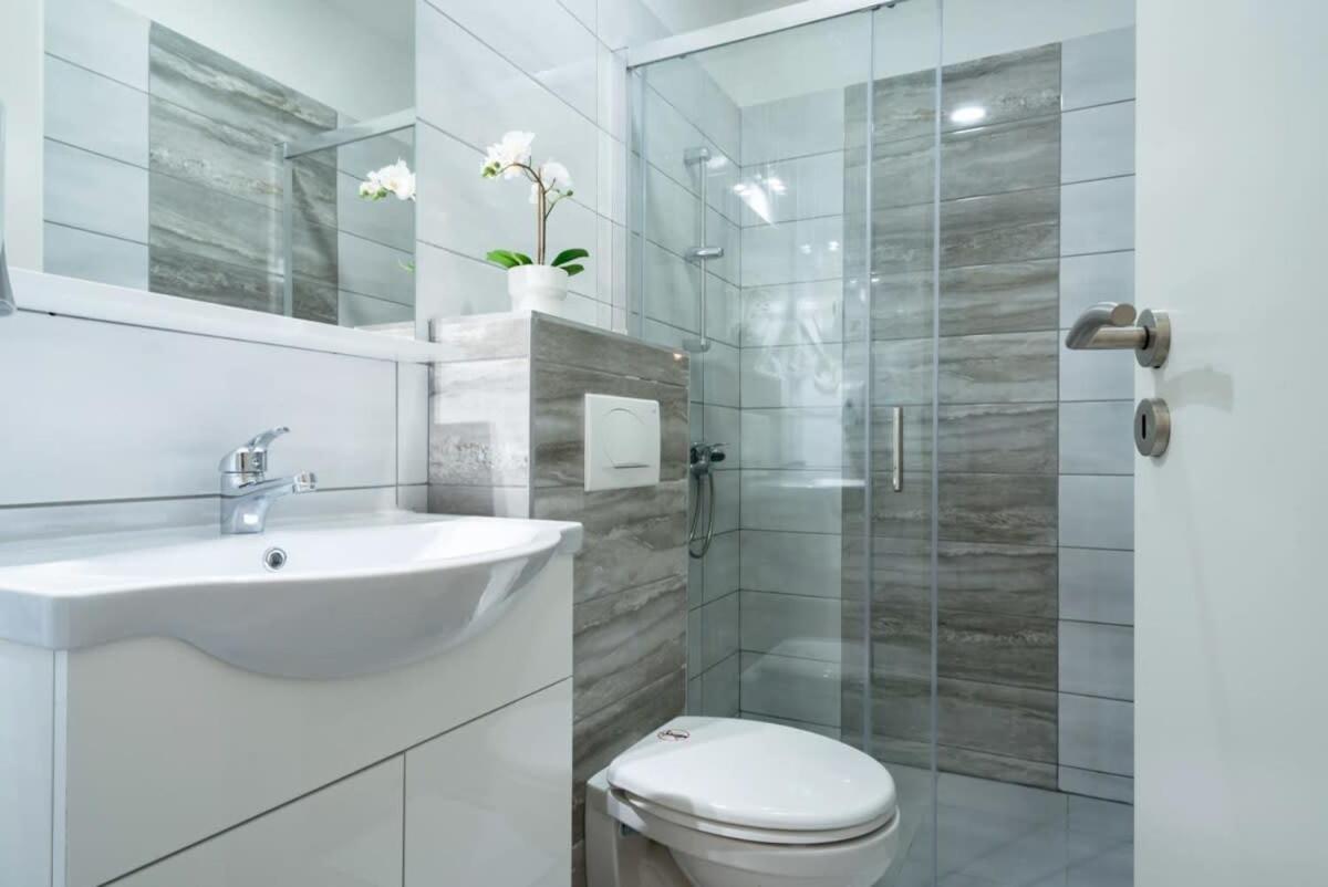 New comfy studio at convenient location - Housity