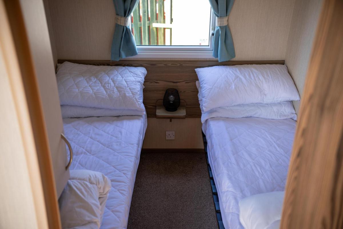 Littlesea Caravan - Housity