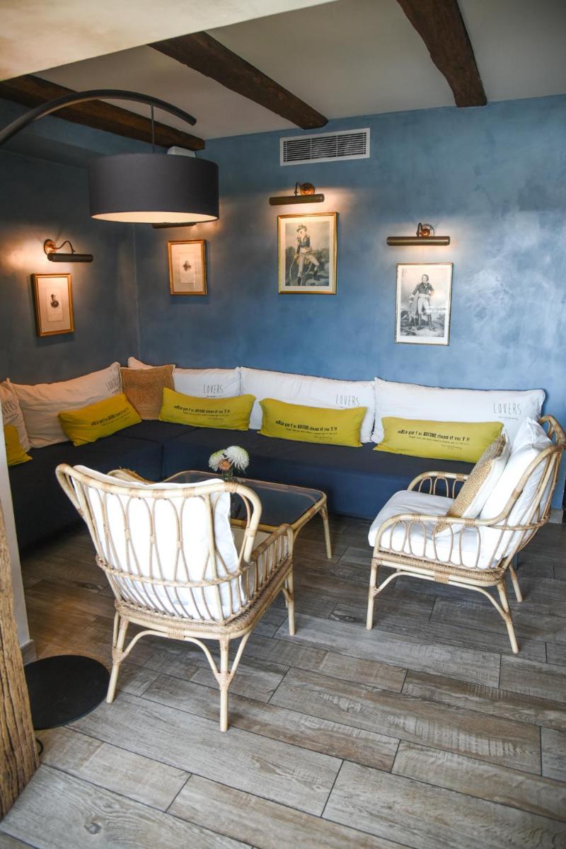 Coin salon dans l'établissement Le Général d'Elbée Hotel & Spa - Teritoria