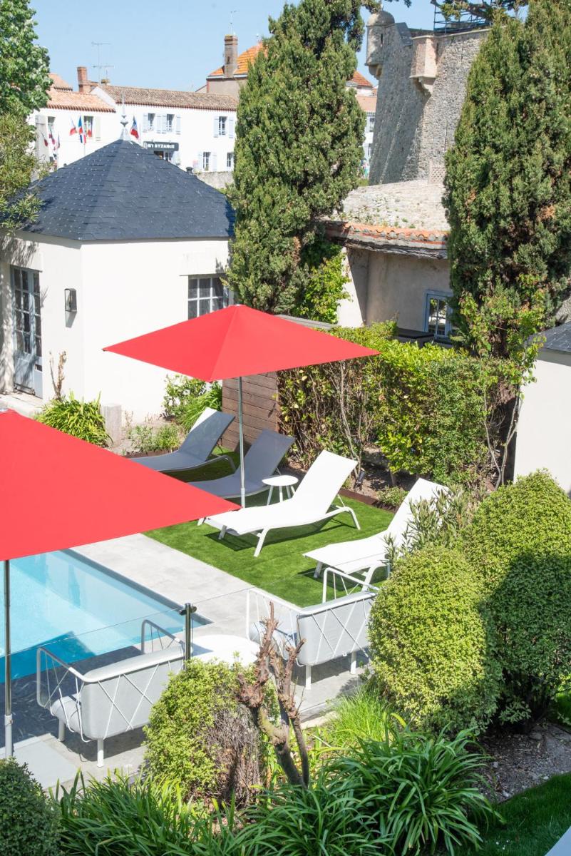 Piscine de l'établissement Le Général d'Elbée Hotel & Spa - Teritoria ou située à proximité