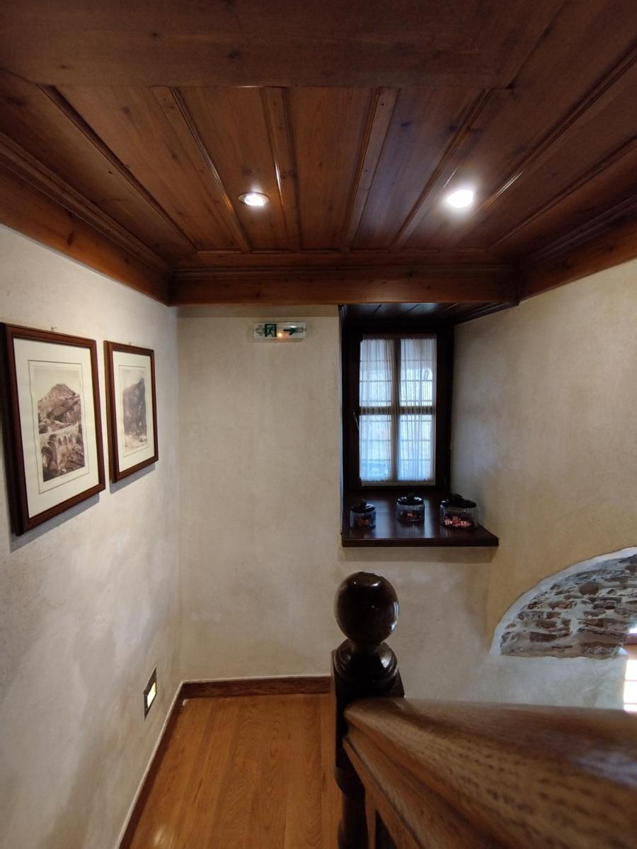 Lousiou Nymphes escape suites - Housity
