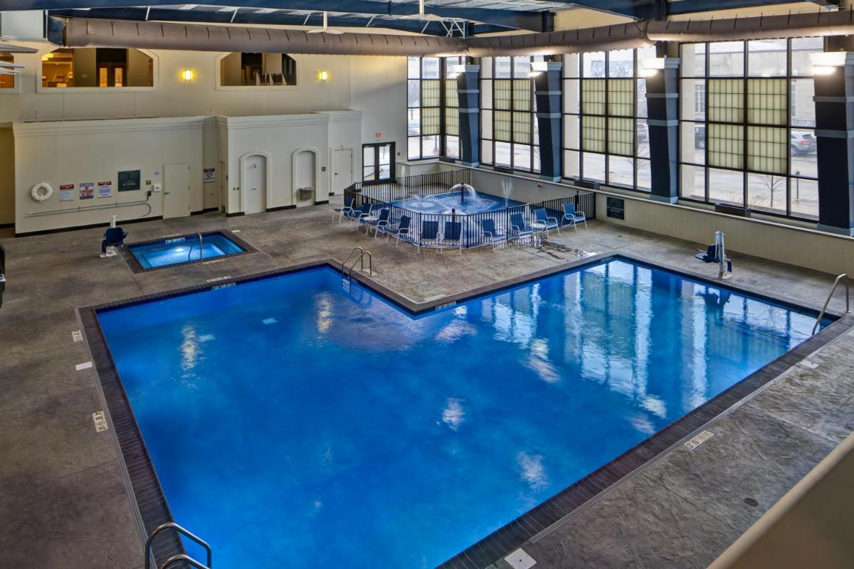Four Points by Sheraton Peoria - Housity