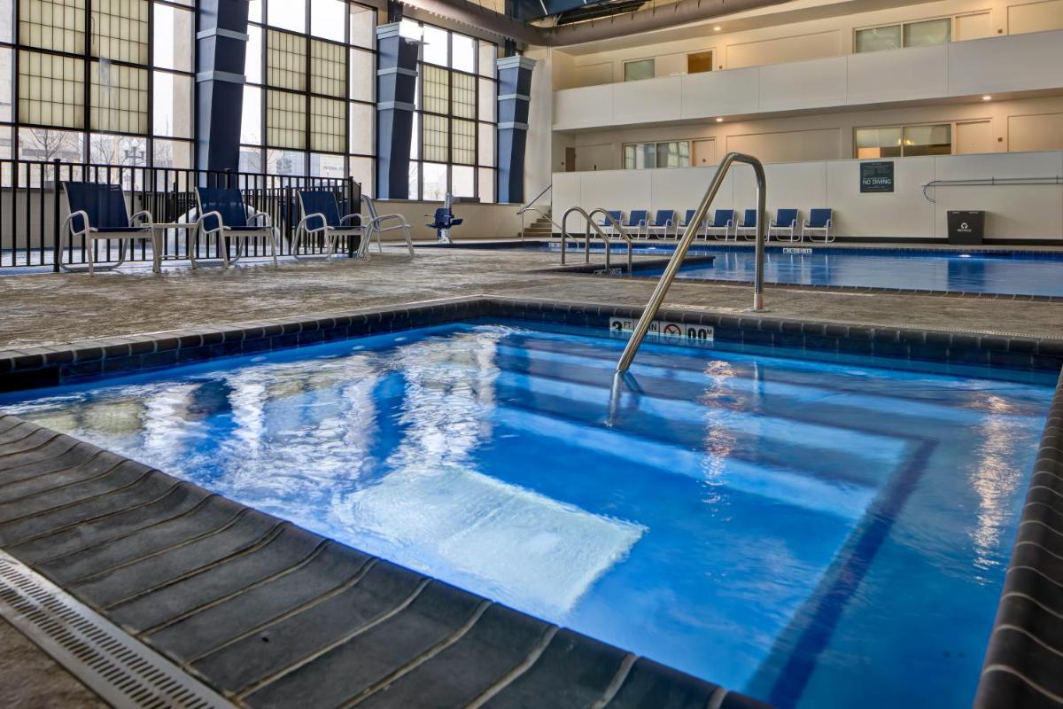 Four Points by Sheraton Peoria - Housity