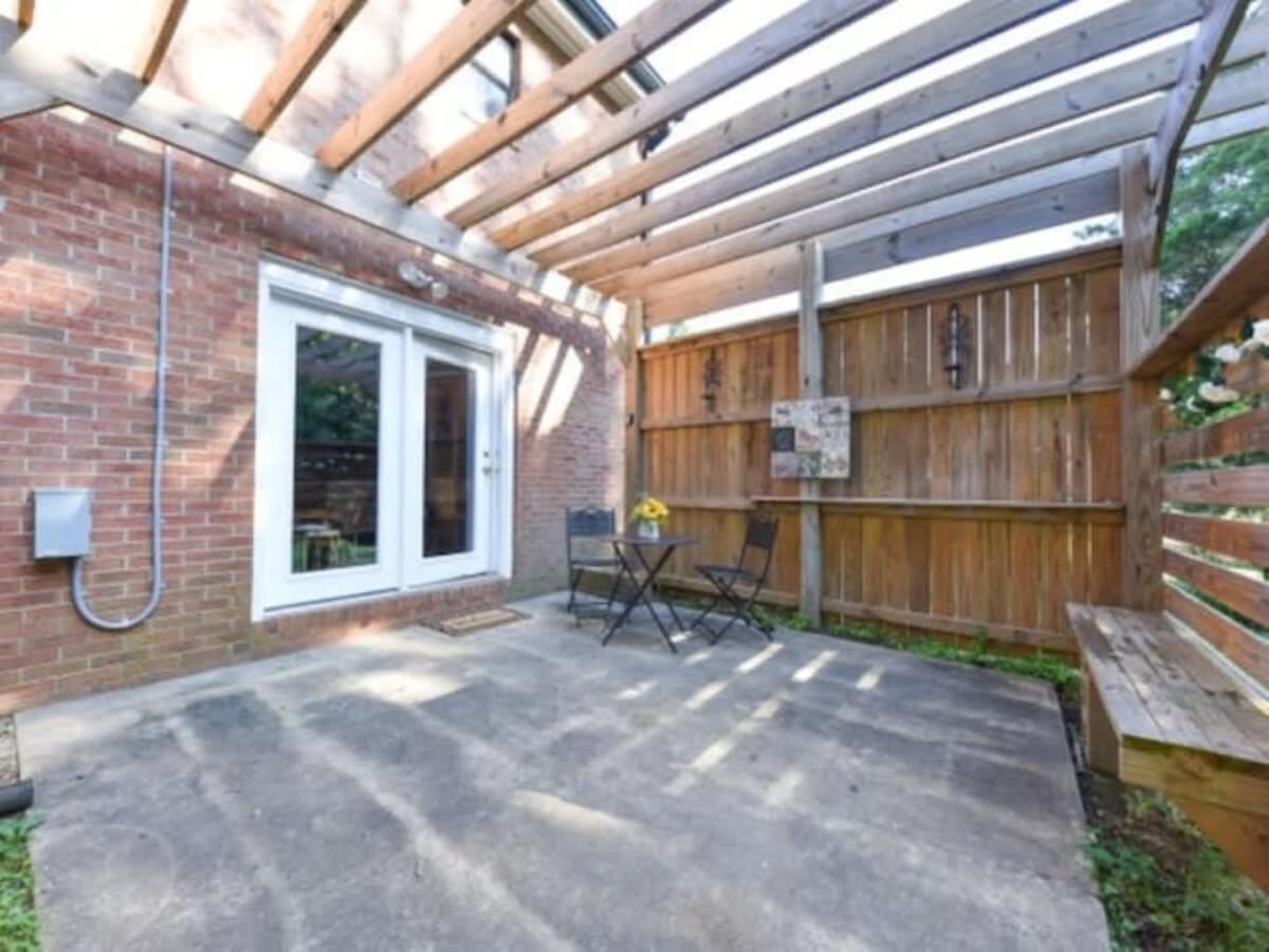 The Glory Glory Cottage Guest Suite Huge Yard - Housity
