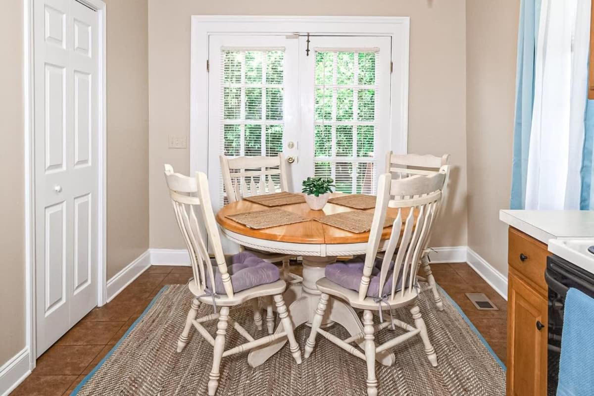Americana Cottage Closest Historic BnB to Benning - Housity
