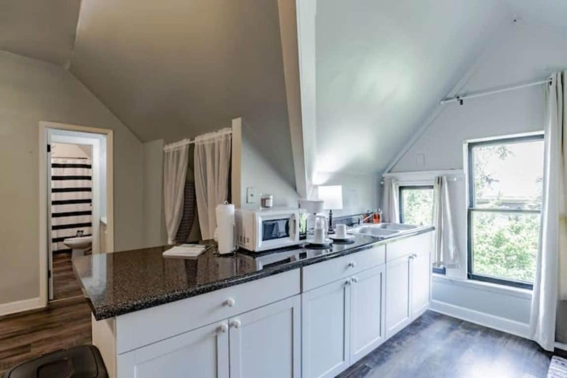 Dauphin District Darling #3-Downtown, Restaurants - Housity