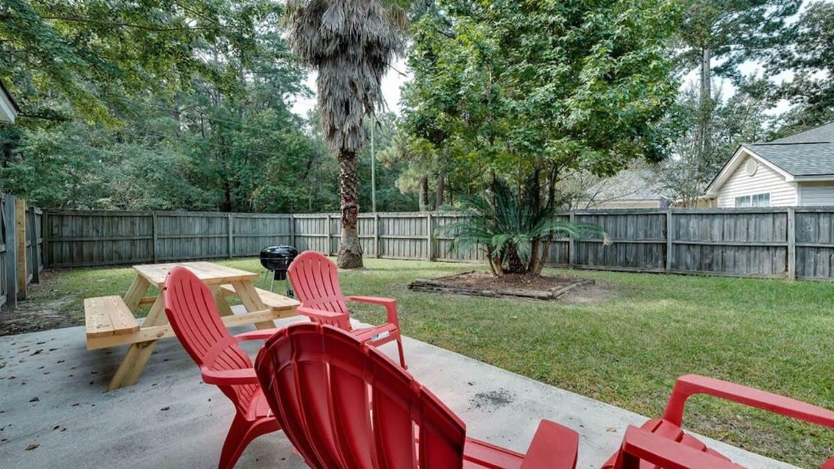 Coastal Haven- 10 mins to Gardens, 20 mins to Downtown! - Housity