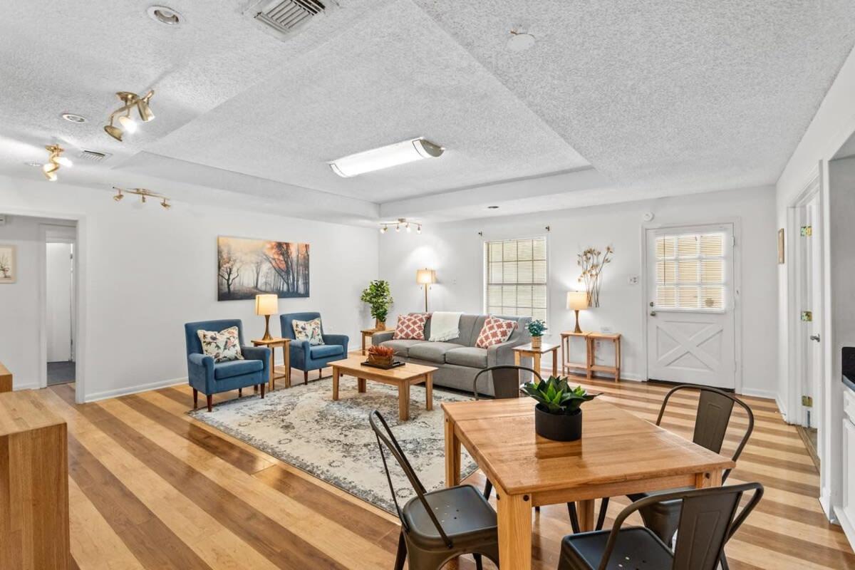 15 Min to LSU & Downtown Oak Hills Place Hideaway - Housity