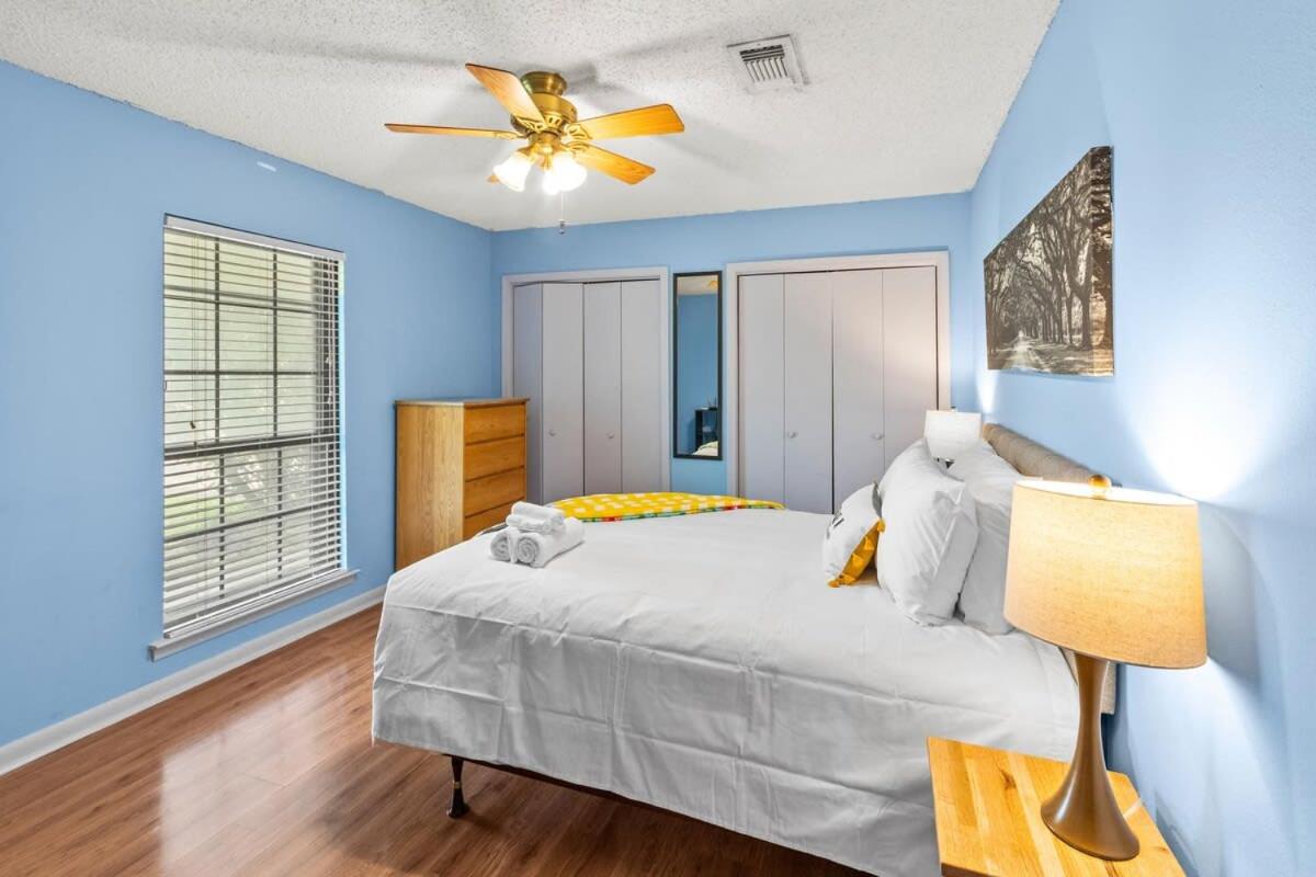 15 Min to LSU & Downtown Oak Hills Place Hideaway - Housity