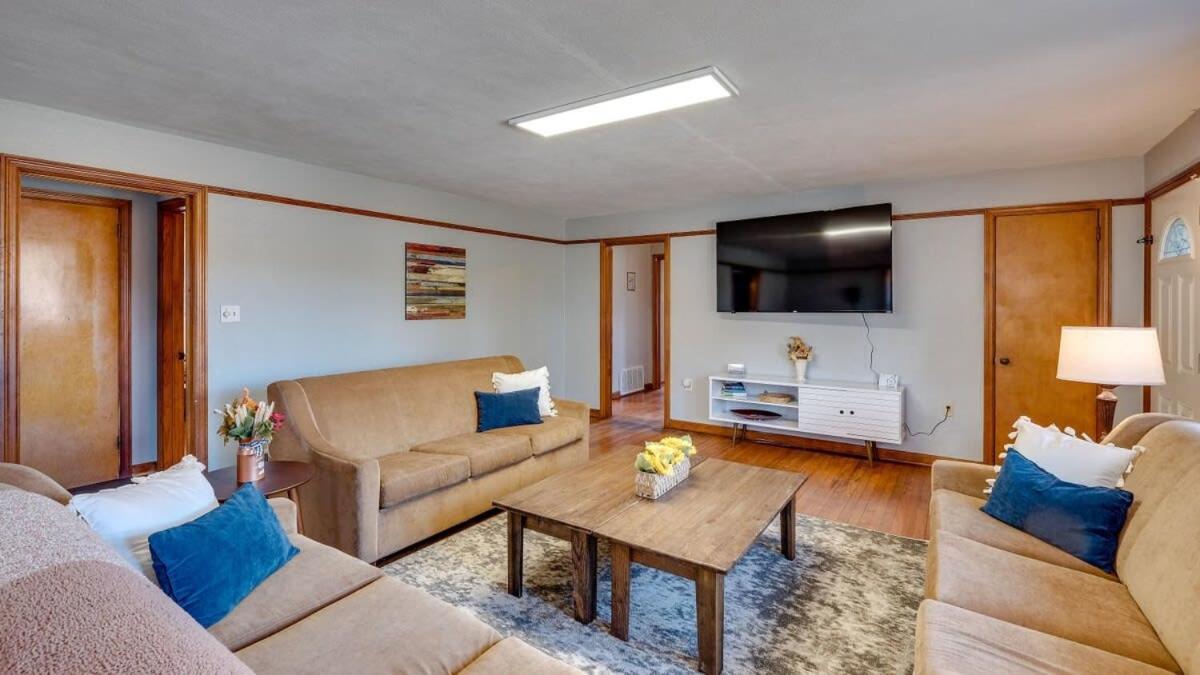 Totally Turquoise-Retro Rainbow at Herb River #8 - Housity
