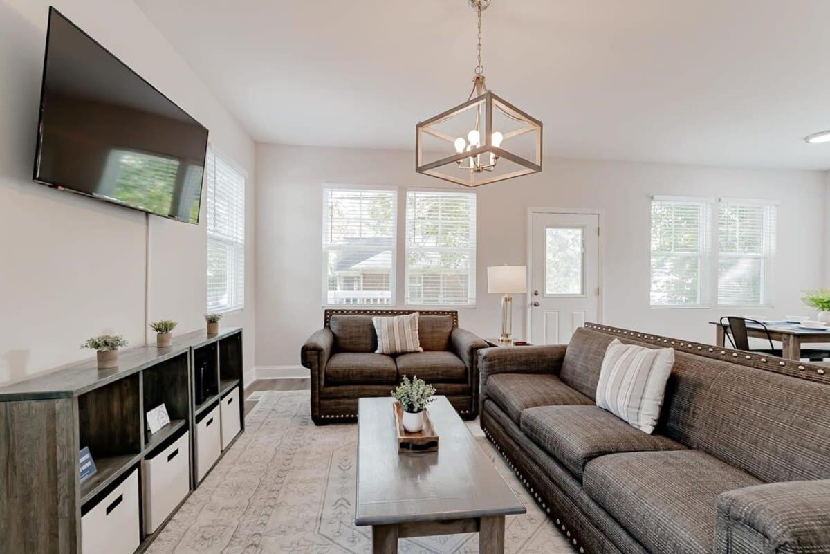Perfectly Paired on Pope - Two Houses - Housity