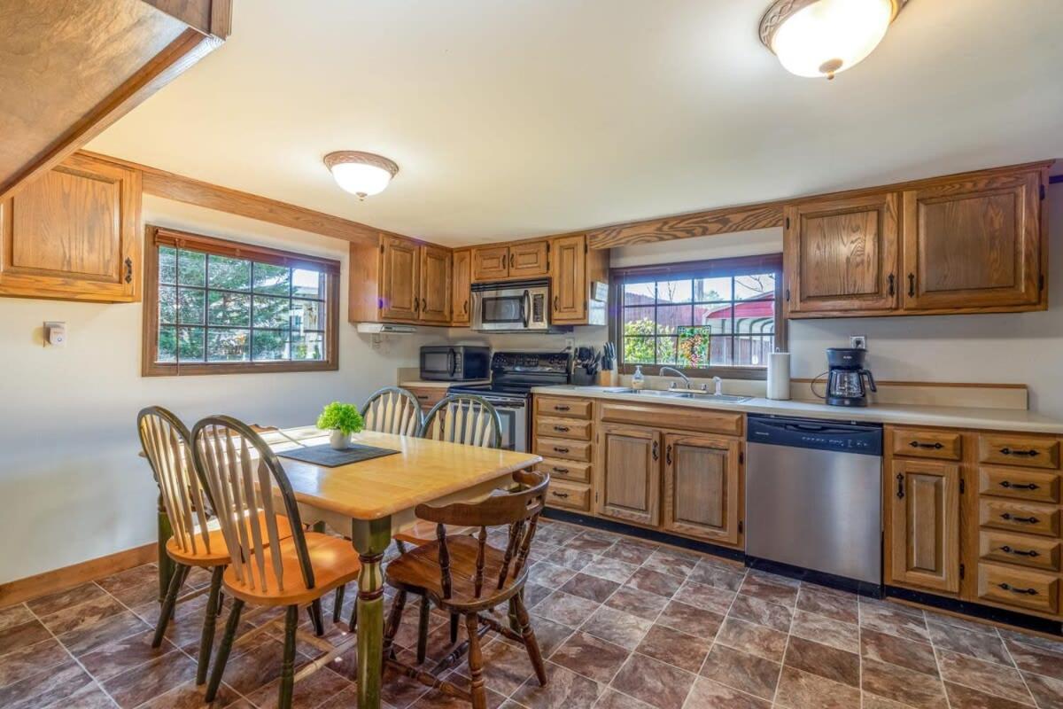 Sunfish Lodge Historic Cabin on Lakefront - Housity