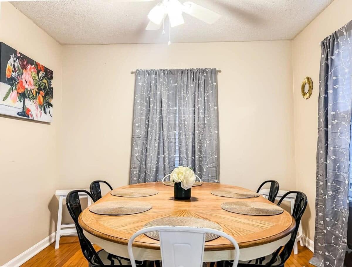 Brick Point Place- 10 Min N of UAH - Housity