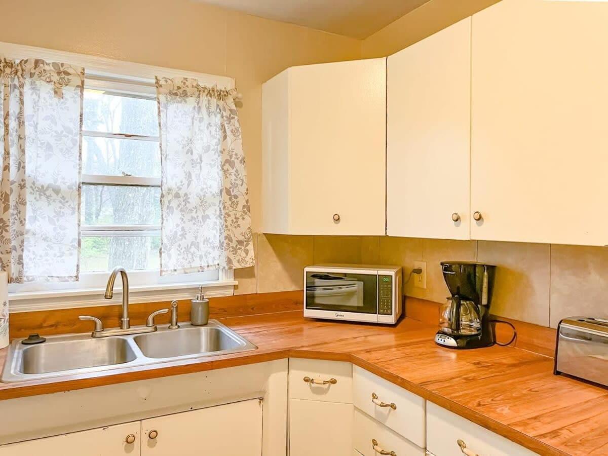 Brick Point Place- 10 Min N of UAH - Housity