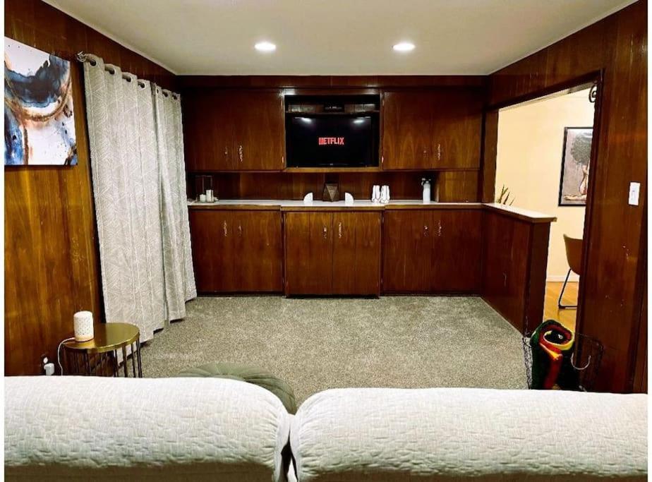 Nice cozy family-sized home in quiet neighborhood - Housity