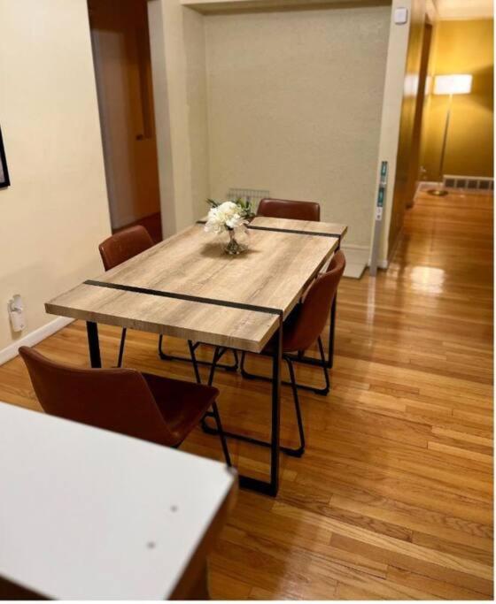 Nice cozy family-sized home in quiet neighborhood - Housity