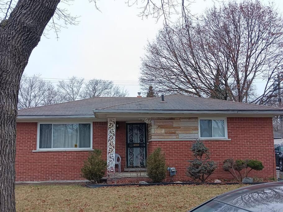 Nice cozy family-sized home in quiet neighborhood - Housity