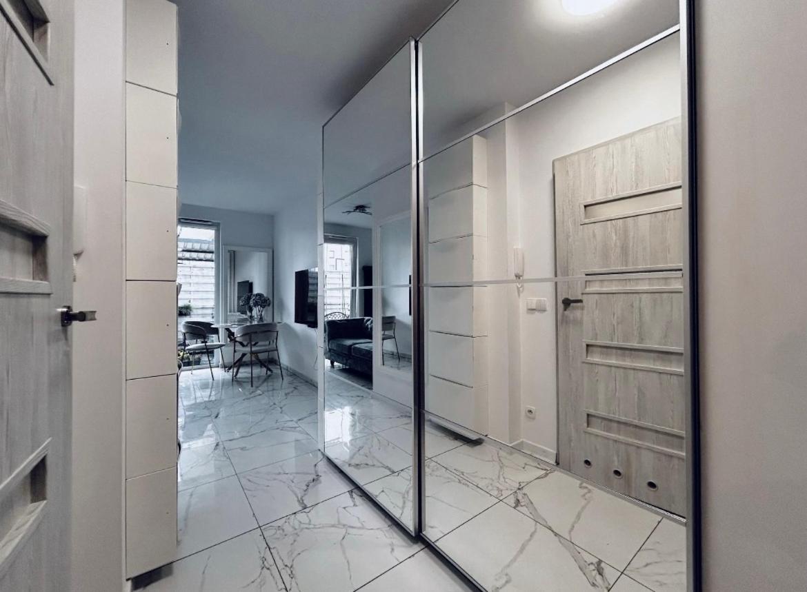 Apartament z tarasem - Housity