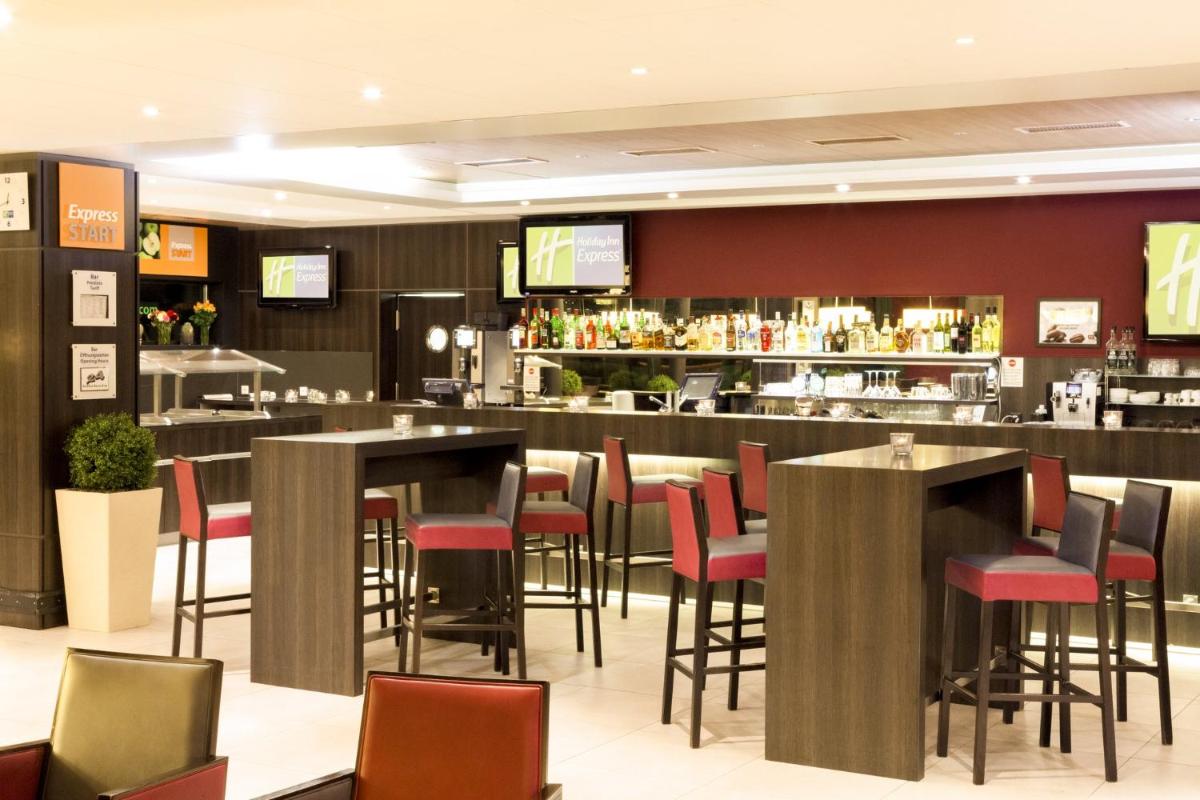 Holiday Inn Express Zürich Airport, an IHG Hotel - Housity