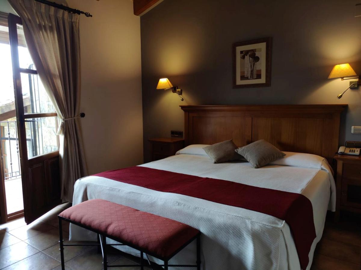 Cama o camas de una habitación en Hotel & SPA Peña Montañesa