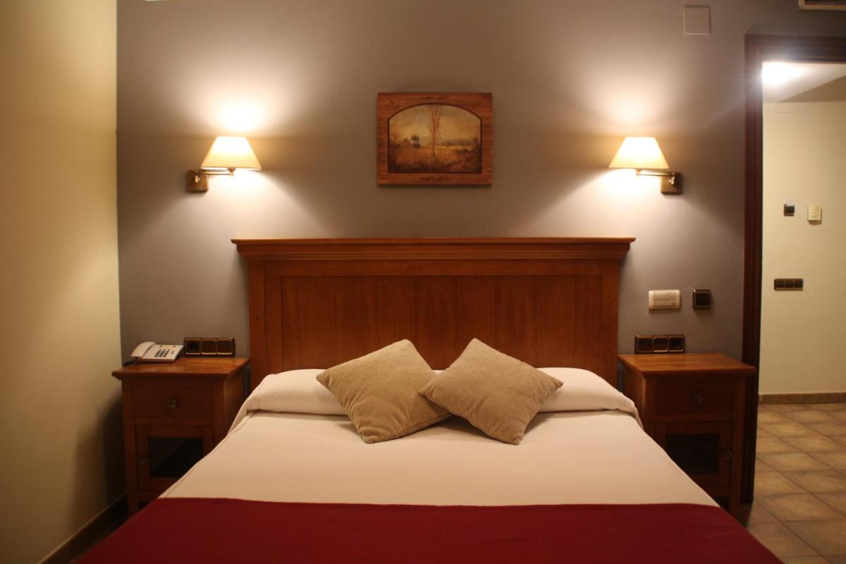 Cama o camas de una habitación en Hotel & SPA Peña Montañesa