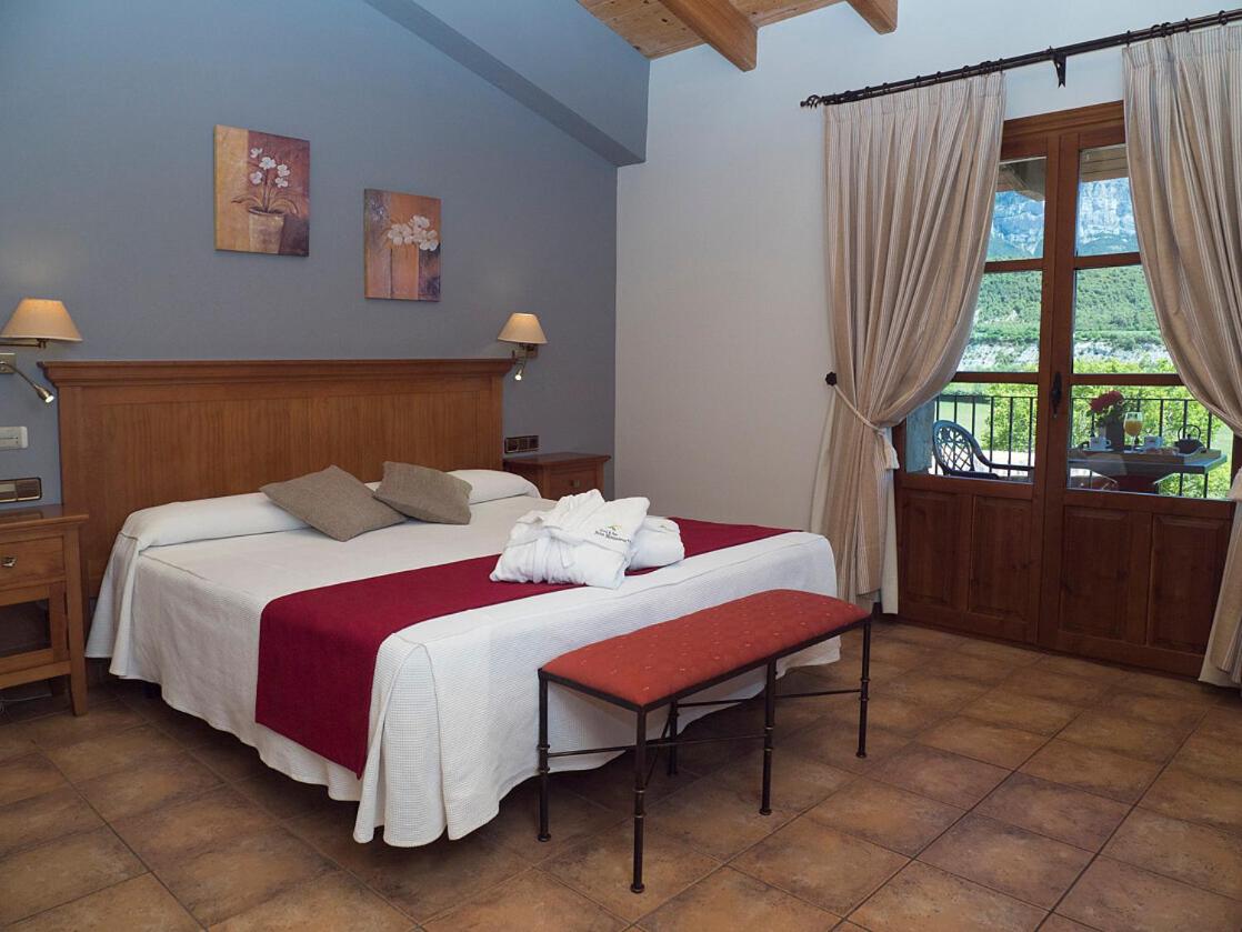 Cama o camas de una habitación en Hotel & SPA Peña Montañesa