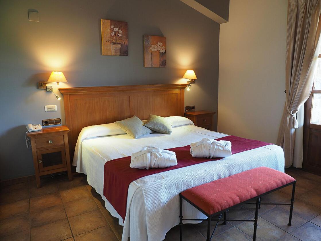 Cama o camas de una habitación en Hotel & SPA Peña Montañesa