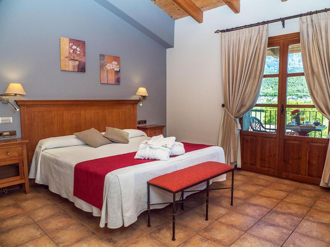Cama o camas de una habitación en Hotel & SPA Peña Montañesa
