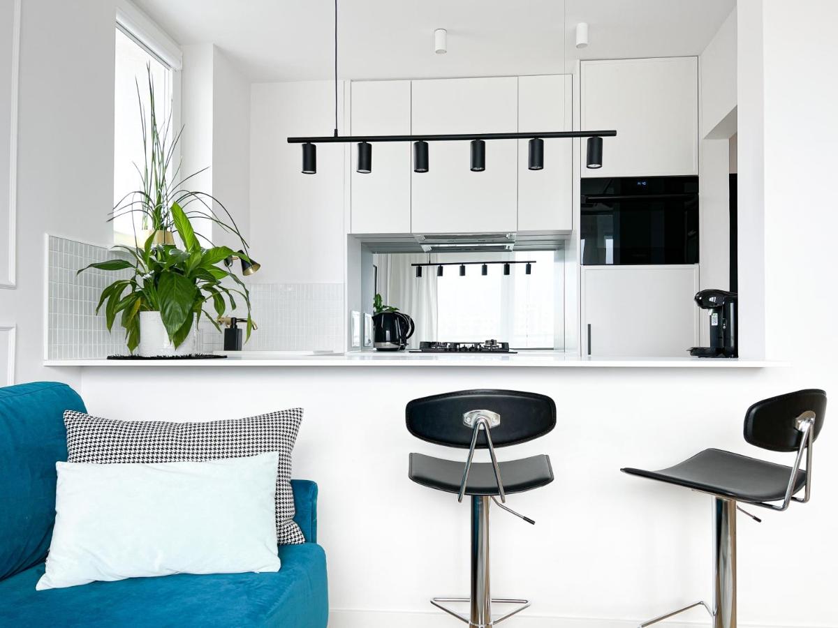 Stylowy apartament przy metrze - Housity