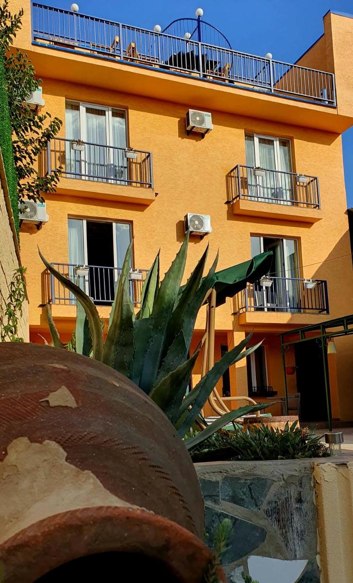 Suitetrails - Hotel Hills in Old Tbilisi