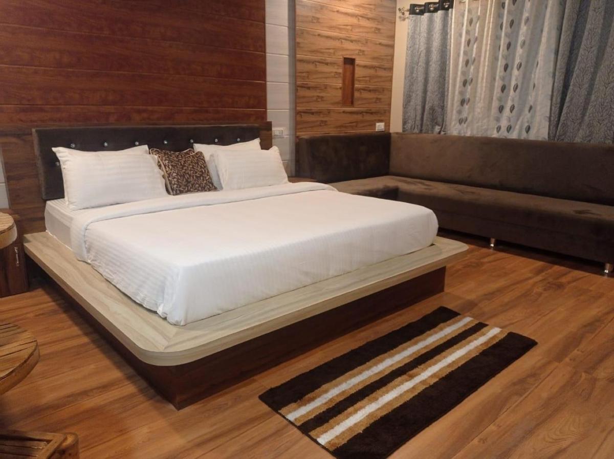 The Palash Vann Pench - Housity