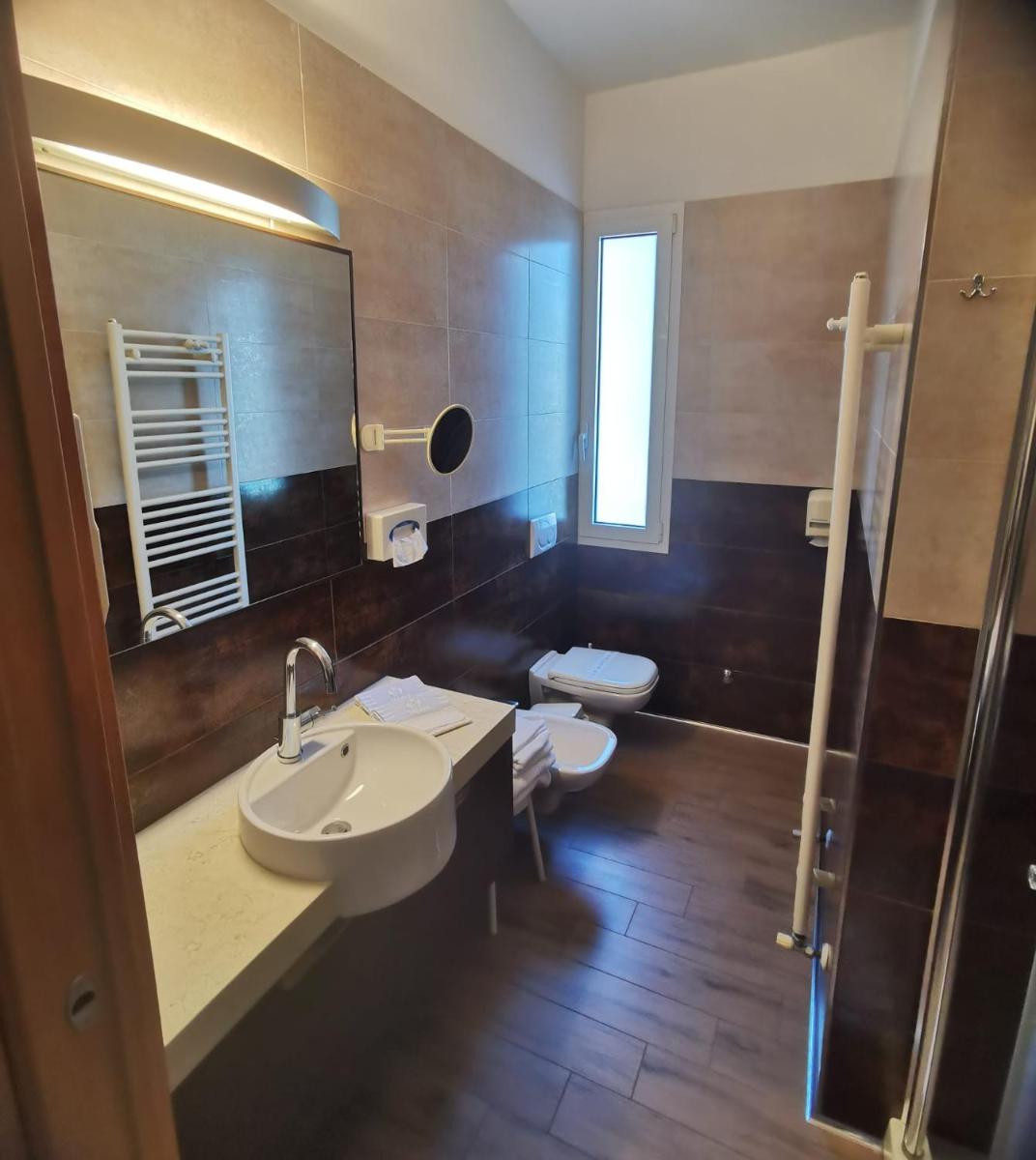 Hotel Valdor - Housity