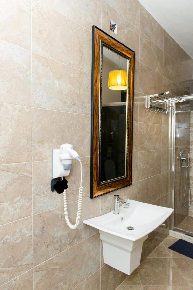 Hotel Blue Eye - Housity