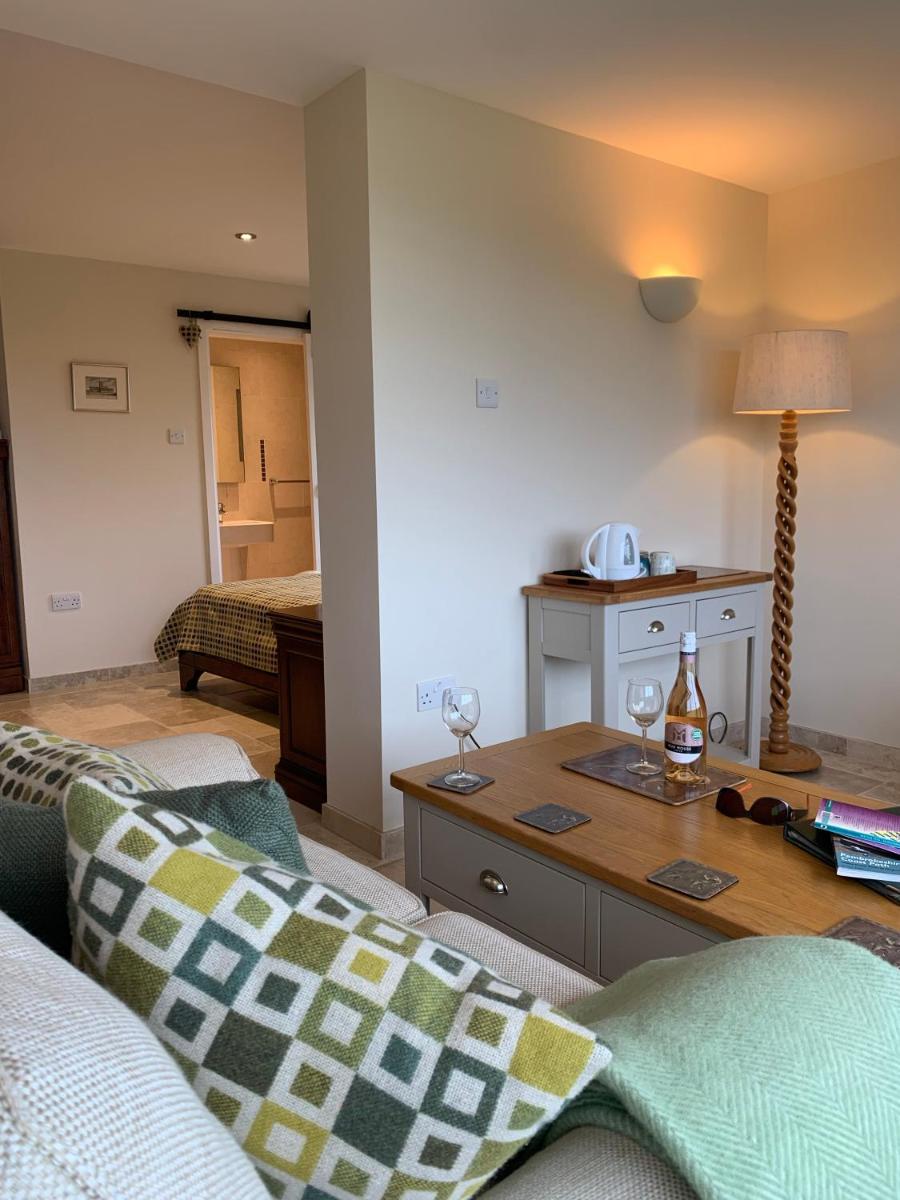Craig-Y-Mor Bed & Breakfast with sea views Whitesands St Davids - Housity