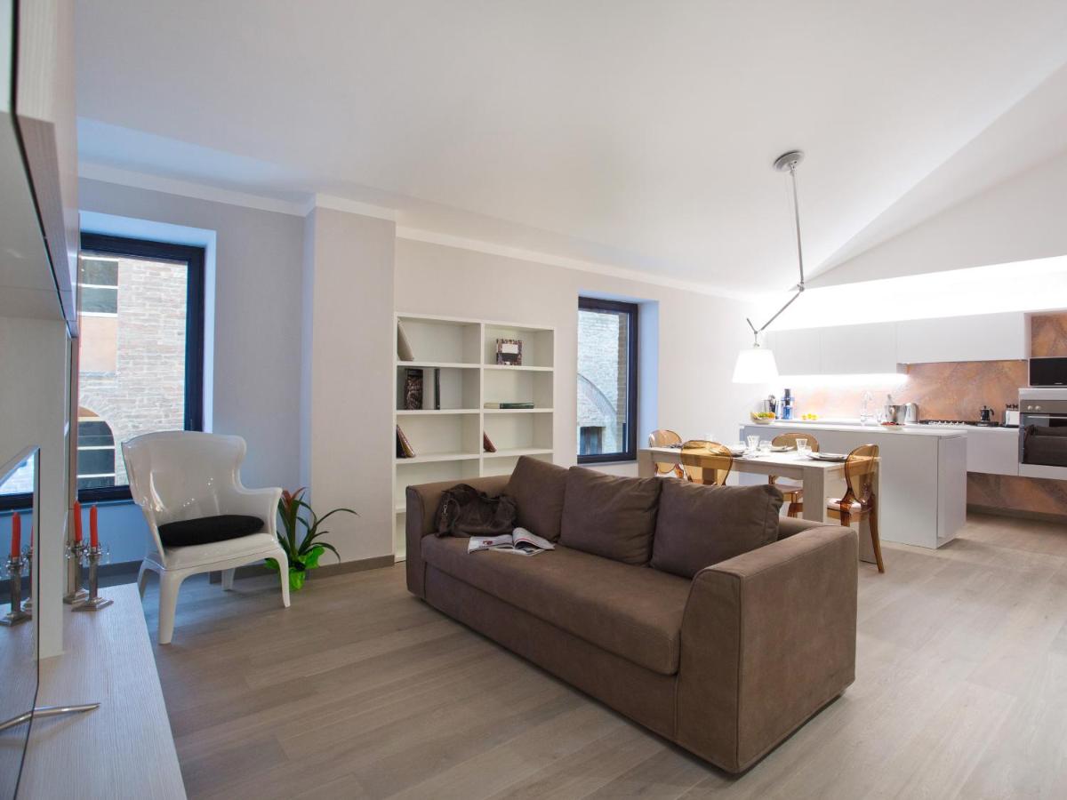 IL TOLOMEI - Central in the middle of main street - Housity