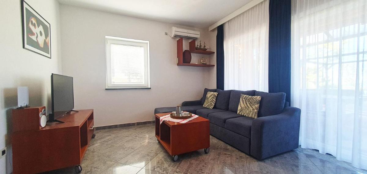 Lukovo Seafront Apartments - Housity