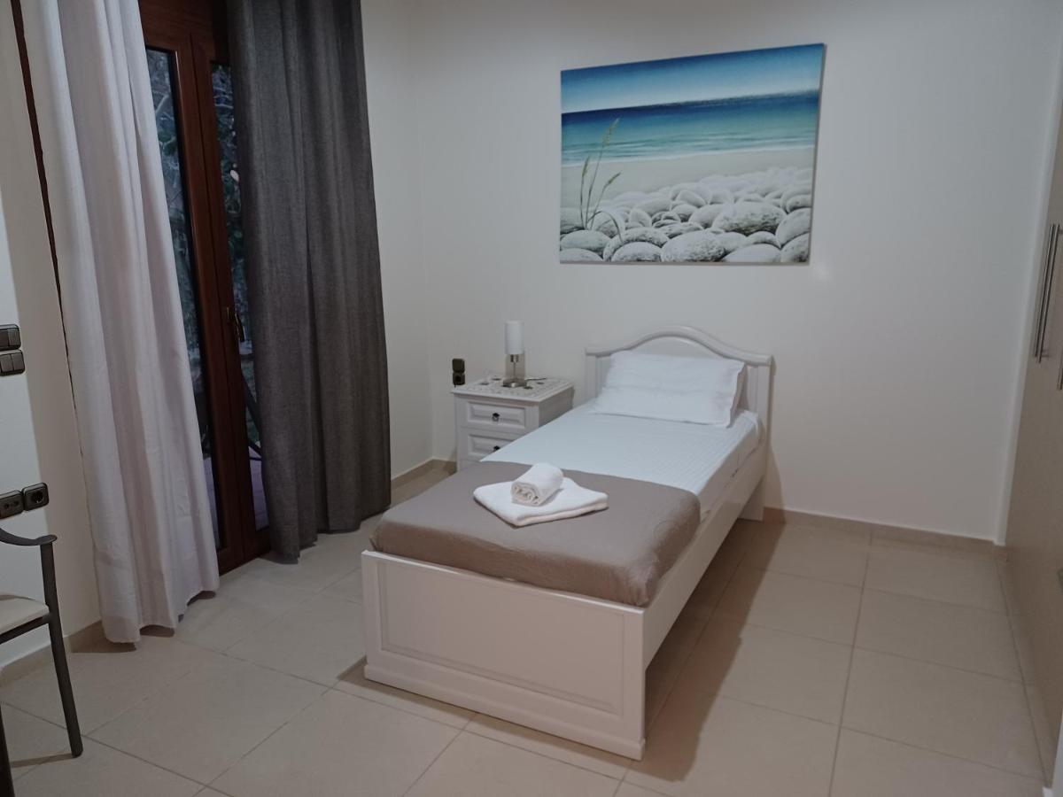 Heraklion Comfy House with Mountain View - Housity