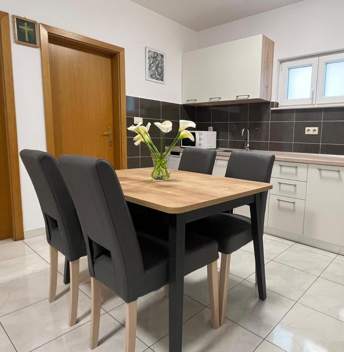 Apartman Krstičević - Housity
