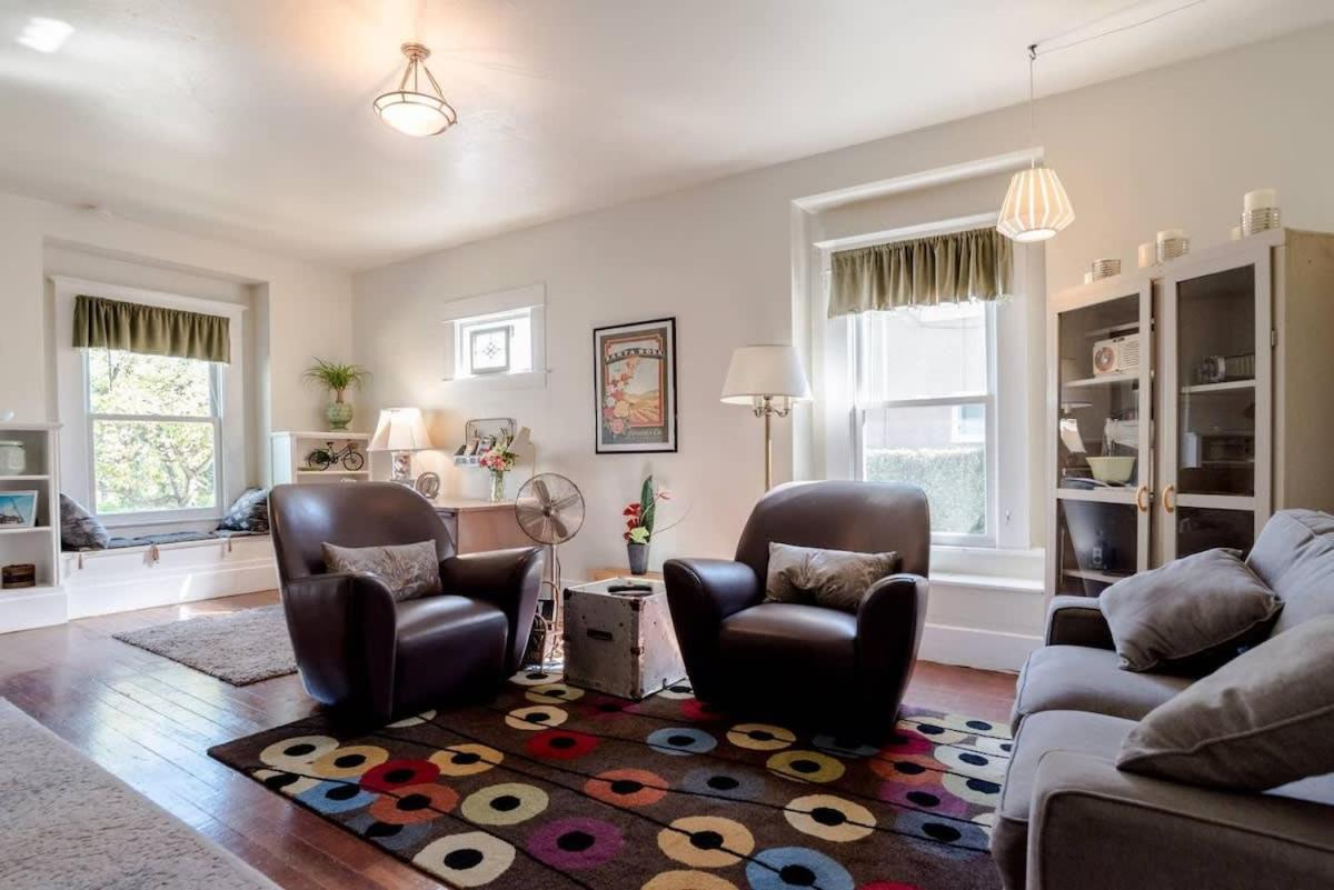 Retro Bungalow - Housity