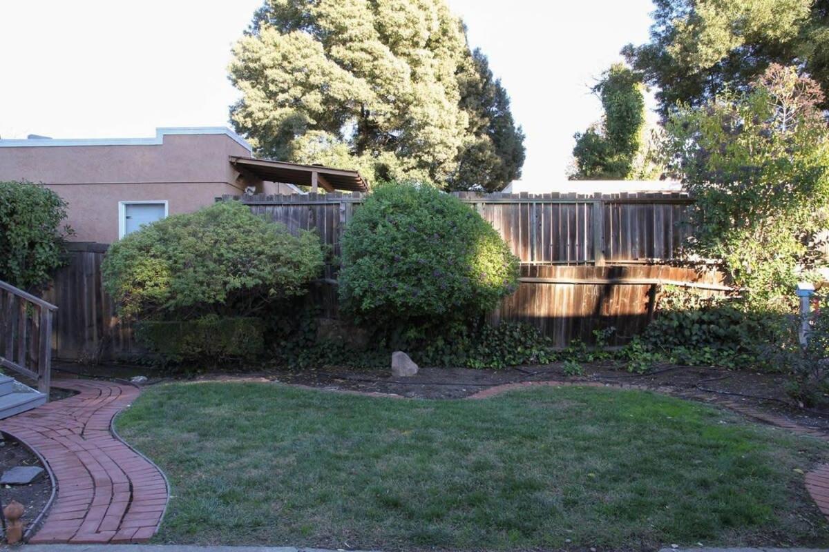 Retro Bungalow - Housity