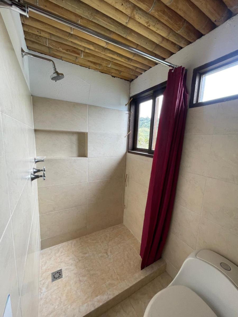 Hospedaje CLUB CEAN a orilla del Lago Calima - Housity