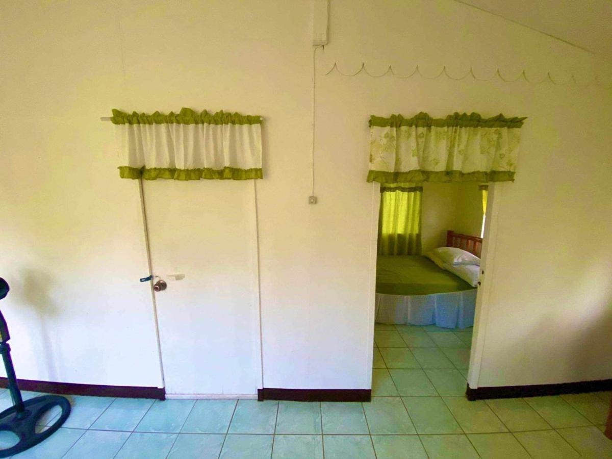 Tamari's Rest house (Small house) - Housity