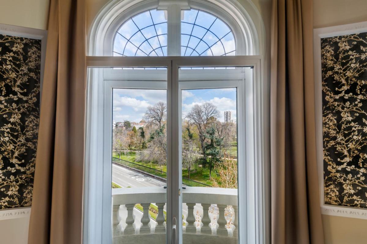 Jardín al aire libre en Hotel Palacio del Retiro, Autograph Collection