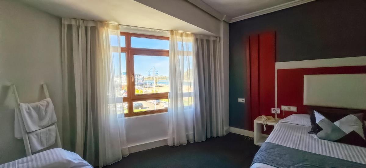 Cama o camas de una habitación en Hotel Spa El Muelle de Suances