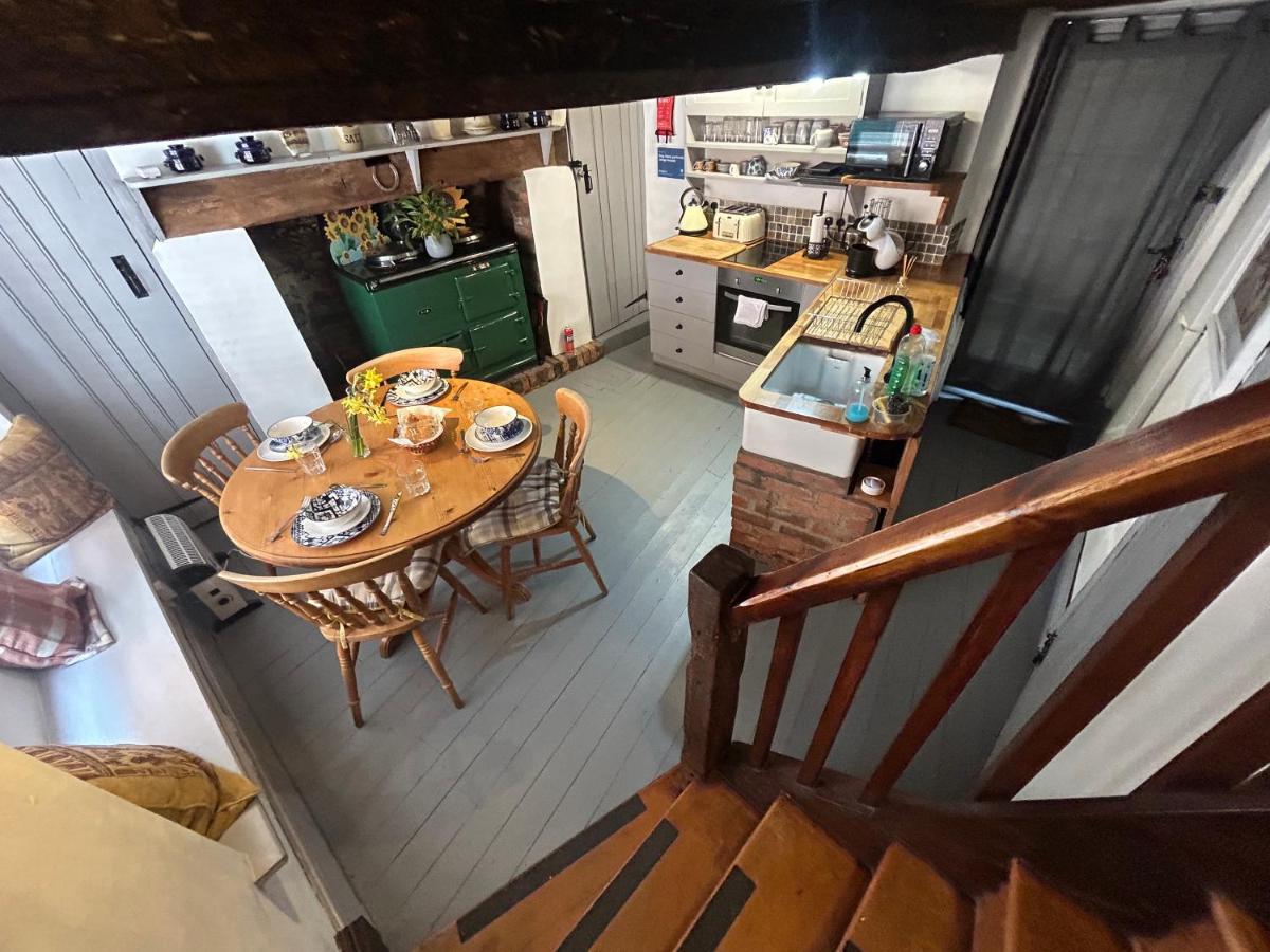 Cosy, historic cottage, Centre Petworth - Housity