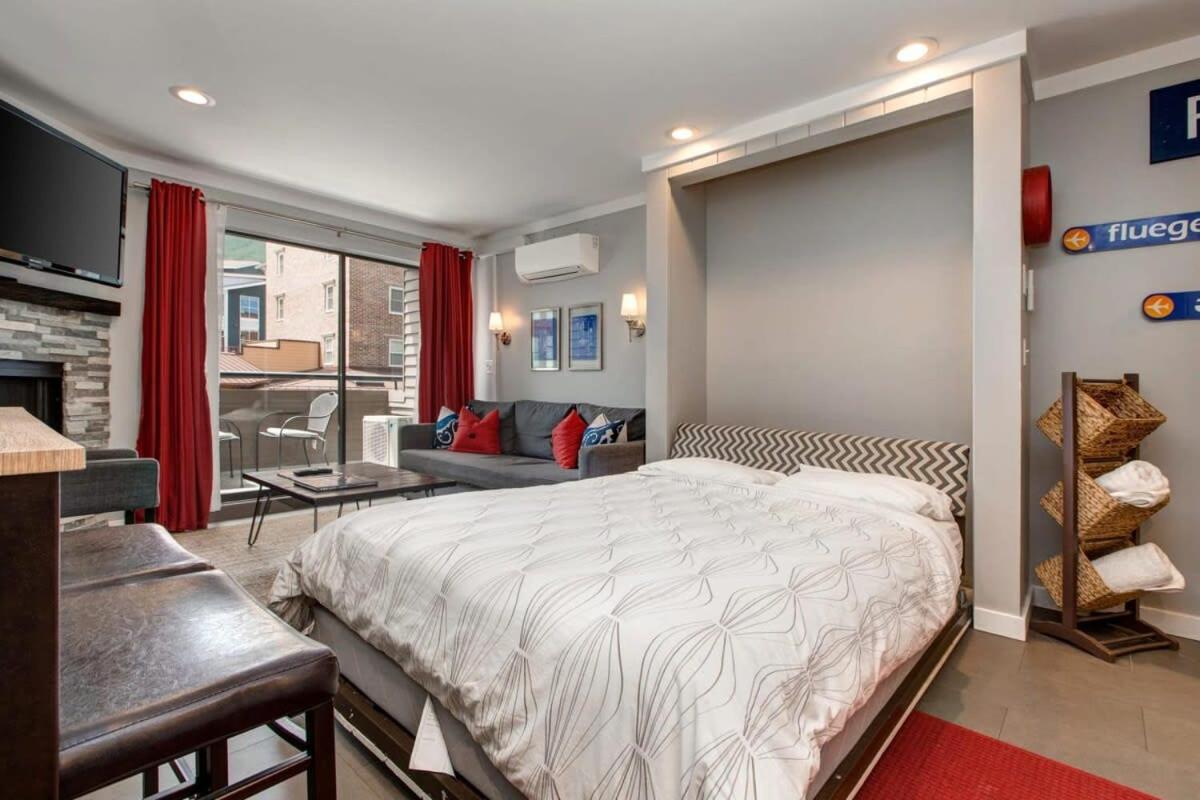 Ski In Ski Out Modern Studio with Stunning Location - Housity