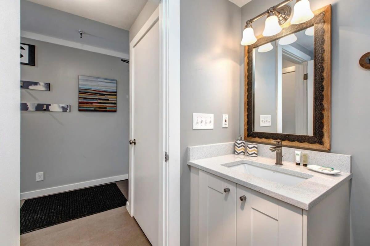 Ski In Ski Out Modern Studio with Stunning Location - Housity
